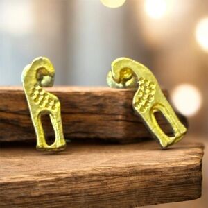 Gold Giraffe 🦒 Earrings